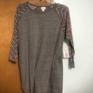 Feather sleeve raglan tee